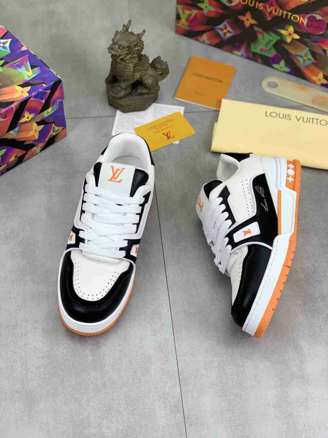 LOUIS VUITTON TRAINER 54