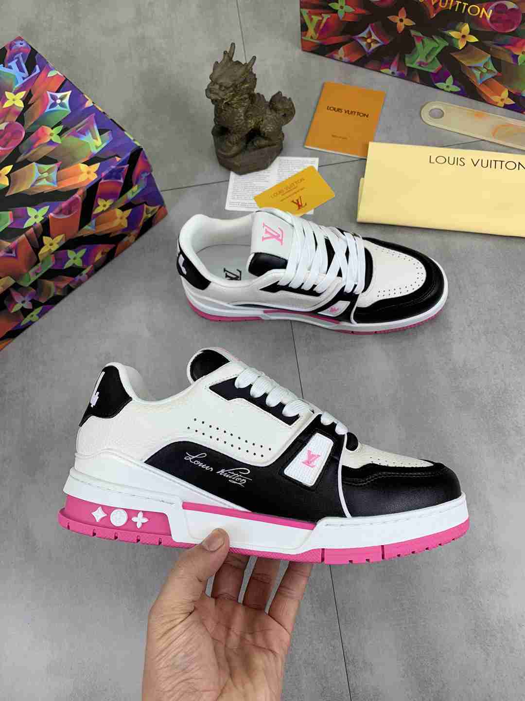 LOUIS VUITTON TRAINER 54