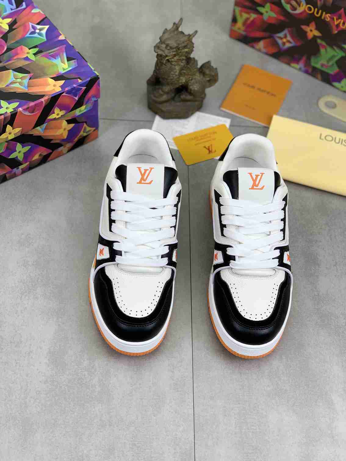 LOUIS VUITTON TRAINER 54